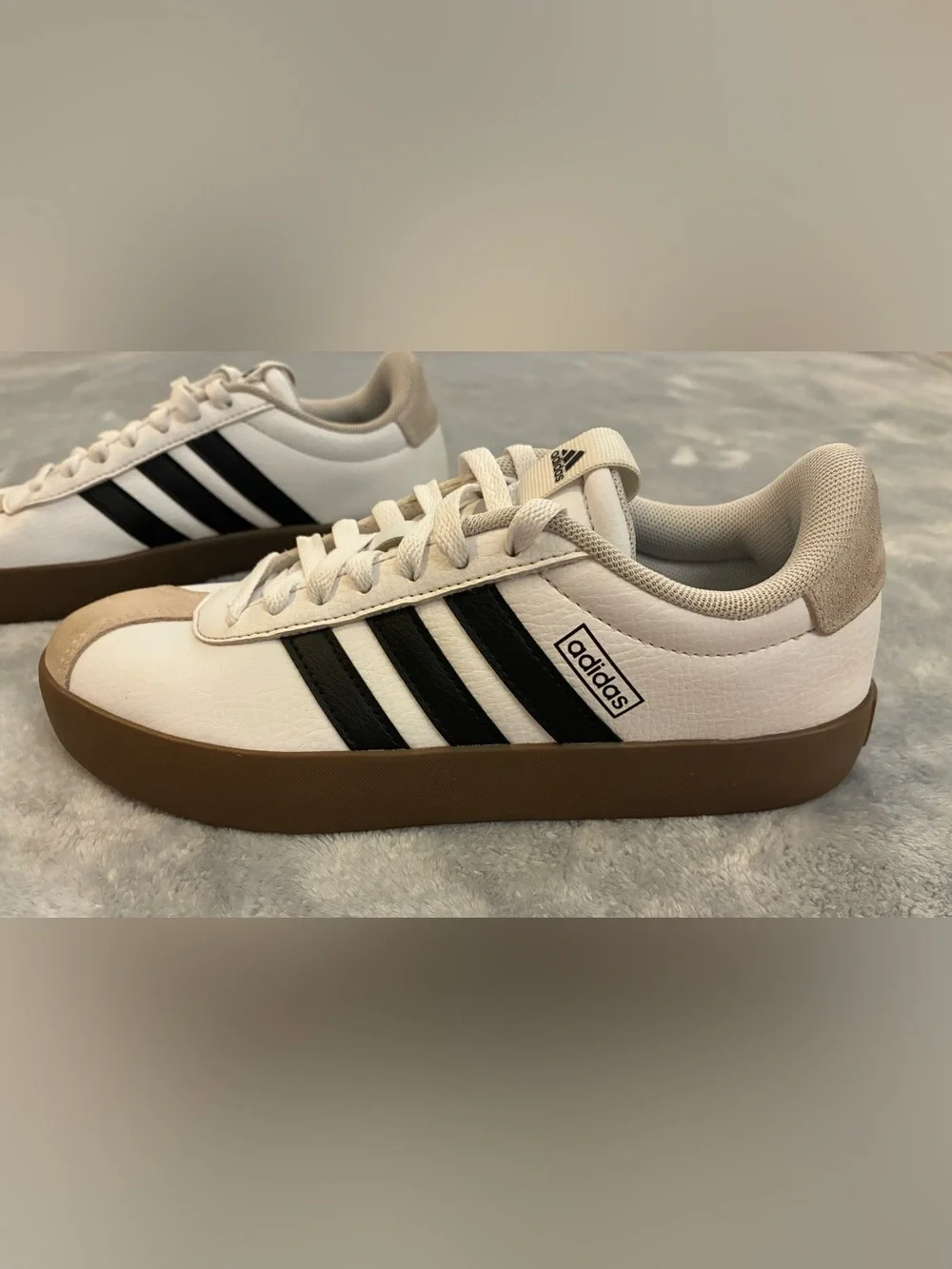 Women’s Adidas White Leather Sneakers Blue Stripes Tan Suede Toe/Heel Size 6